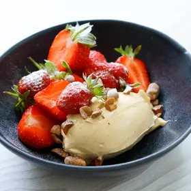 Peanut Caramel with Strawberries and Cream image